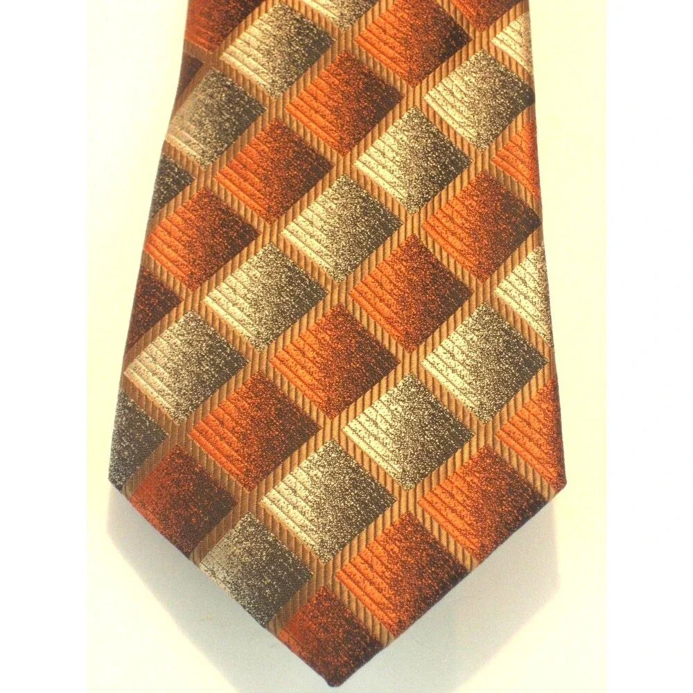 NWOT Pravata 100% Microfibre Geometric  Design Necktie